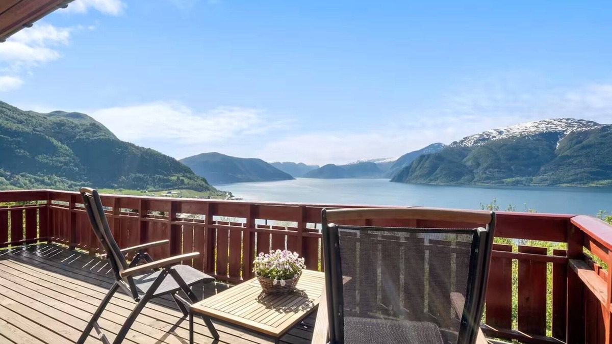Hermansverk House | Cozy home overlooking the stunning Sognefjord!