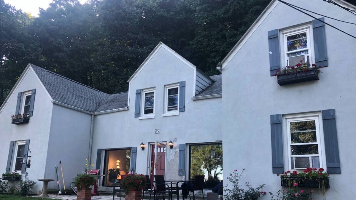 Nyack House | Cozy home overlooking the water with a great view of the Tappan Zee Bridge.