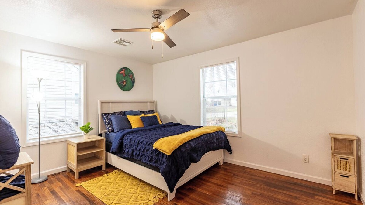 Turner Park House | Cozy Home Perfect for Groups!
