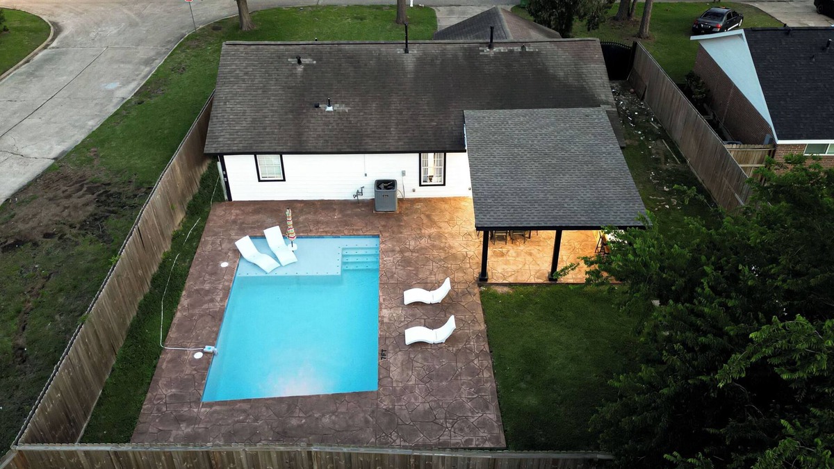 North Shore House | Cozy Home Pool, Patio, BBQ! 5BR