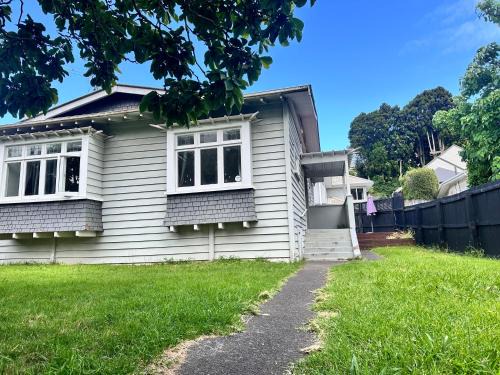 Hillsborough House | Cozy Home Stay at Hillsborough Road - Auckland City