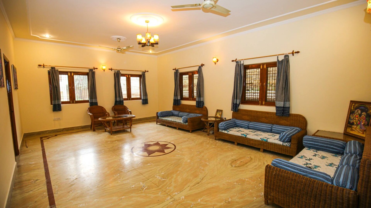 Vrindavan House | Cozy Home Stay in Vrindavan right behind Iskcon temple with modern facilities.