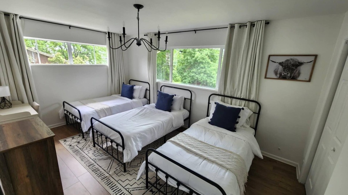 Sunset Heights House | Cozy home that sleeps up to 8 people. Comes with everything you'll need.