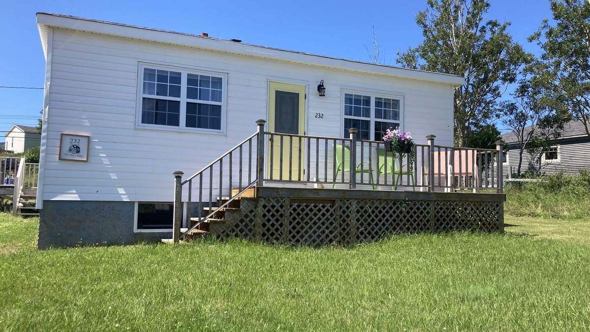 Norris Point Cottage | Cozy Home With A Beautiful View