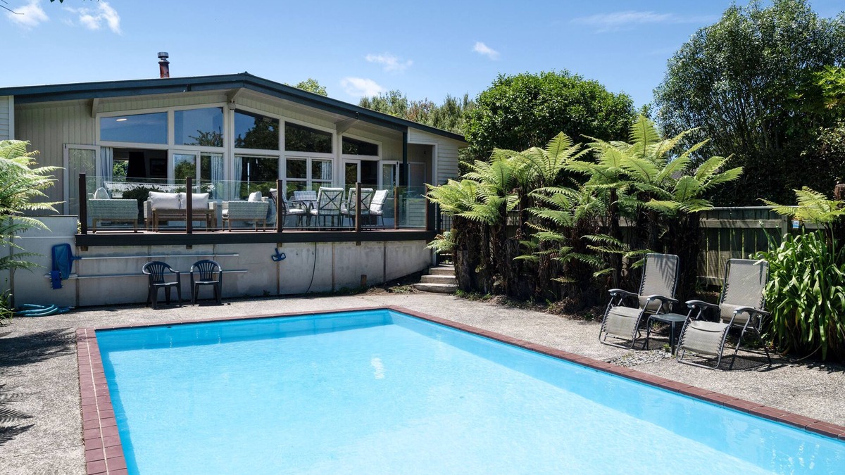 Springfield House | Cozy home with a pool! 5 minutes to Rotorua Town Centre.