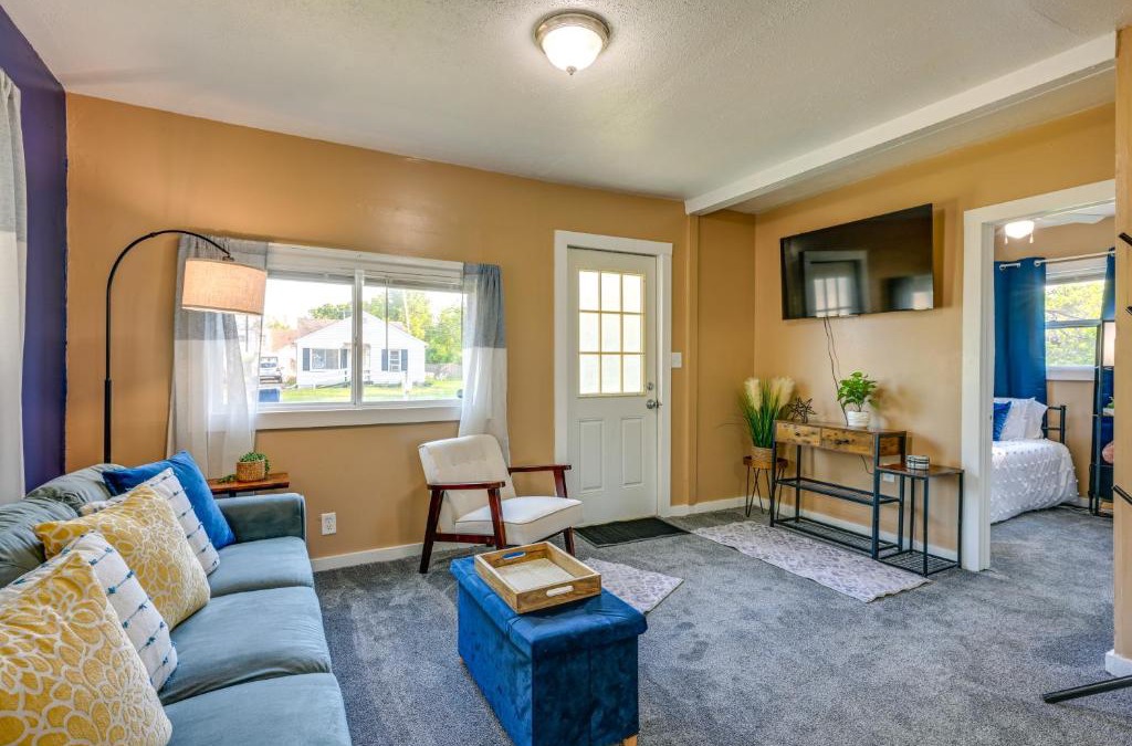 Saginaw House | Cozy Home with Backyard about 3 Mi to Downtown Saginaw!