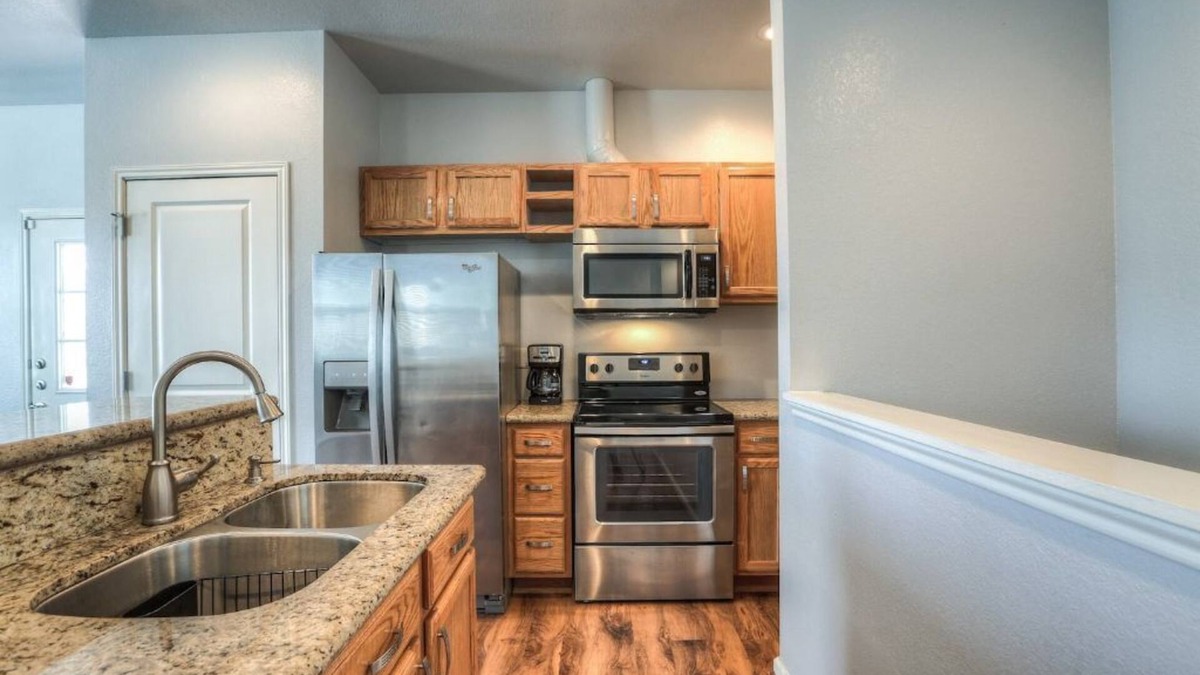 Riverside Terrace House | Cozy Home with Balcony: Near Med Center | Downtown
