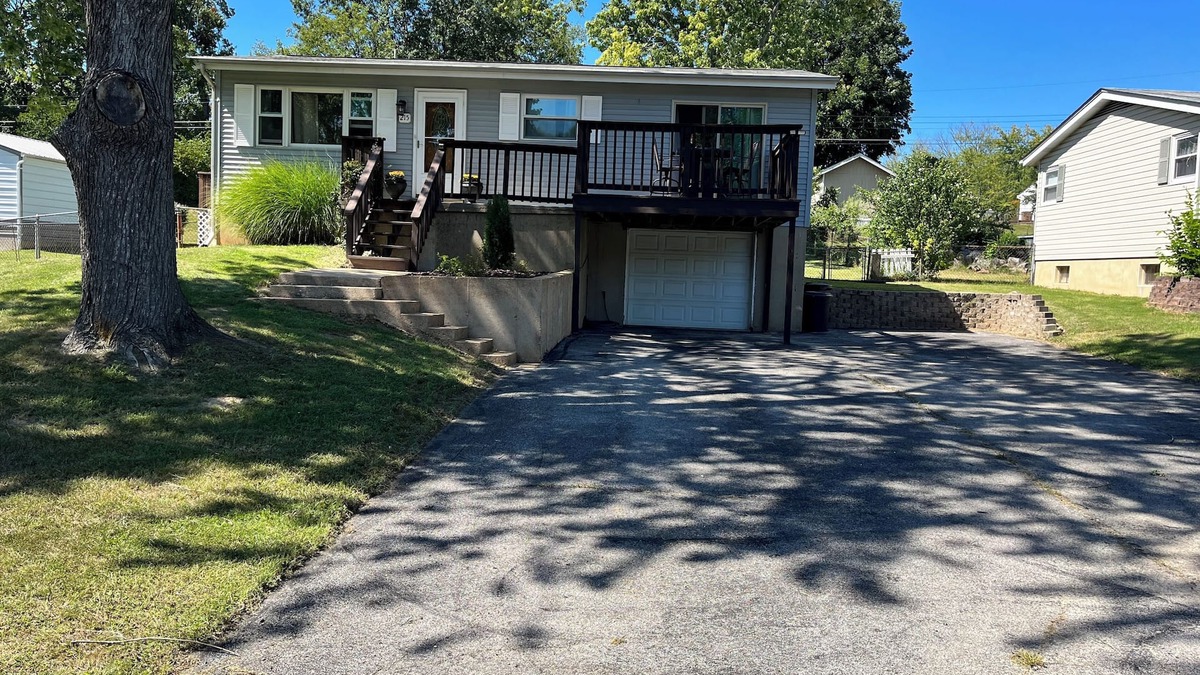 Gray Summit House | Cozy home with great outdoor space to relax, bbq or play with your fur baby.