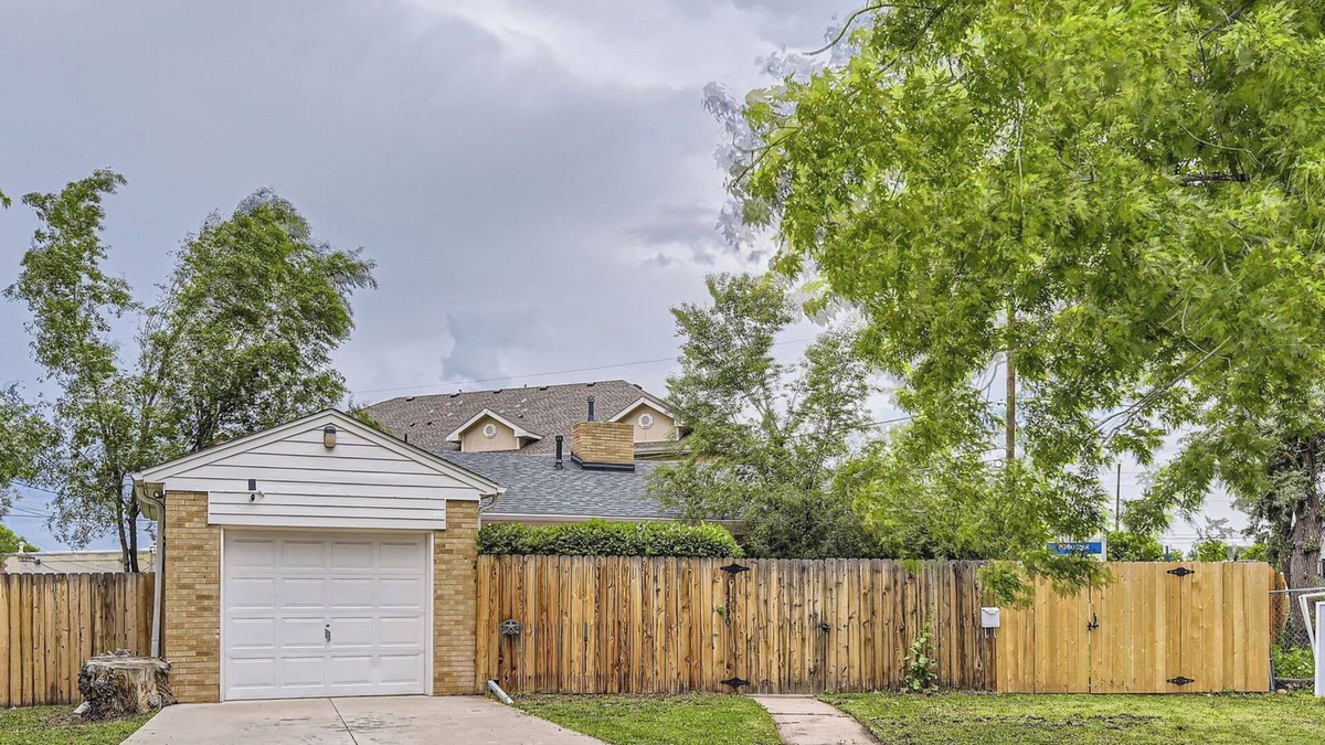 Sable Altura Chambers House | Cozy home with huge backyard and Jacuzzi near Children's/Anschutz and DIA/Denver