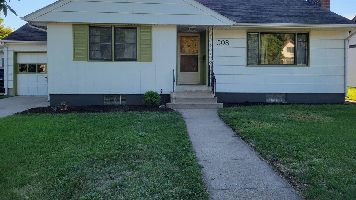 Brookings House | Cozy home with large backyard located 2 blocks from downtown