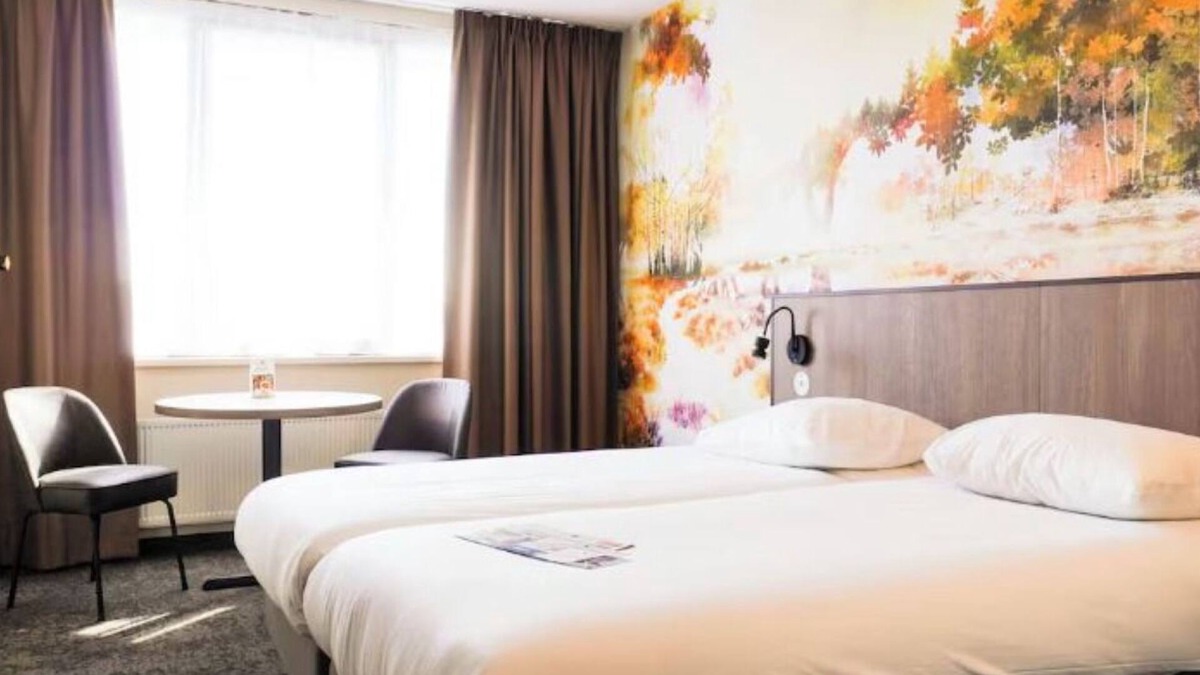 Zevenbergen Hotel | Cozy Hotel Room Near Moerdijk Port, Ideal for Business & Leisure