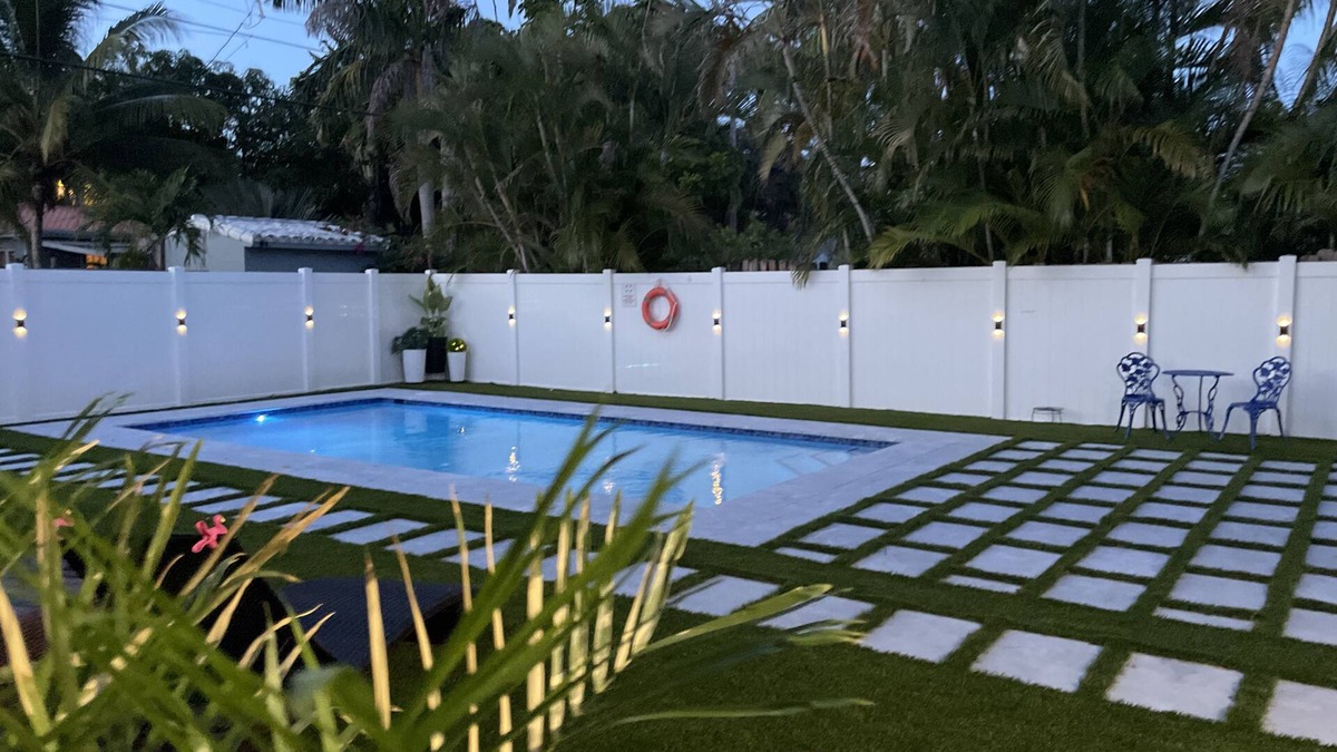 Downtown Hollywood House | Cozy House 2 BD/BBQ area/Saltwater heat Pool, 3 min to the Hollywood Beach