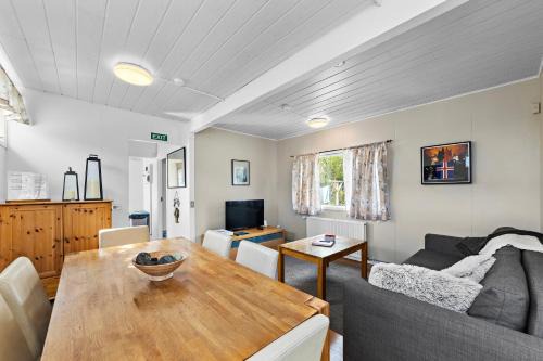Hella Apartment | Cozy house by the river Ytri Rangá