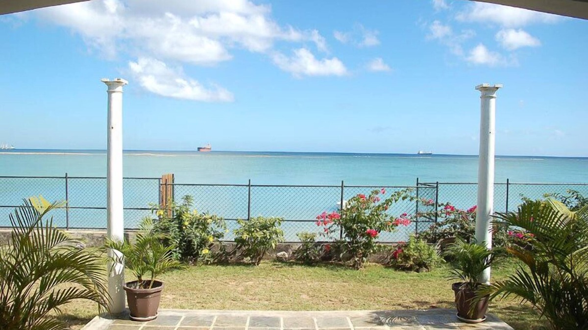 Port Louis House | Cozy House By The Sea