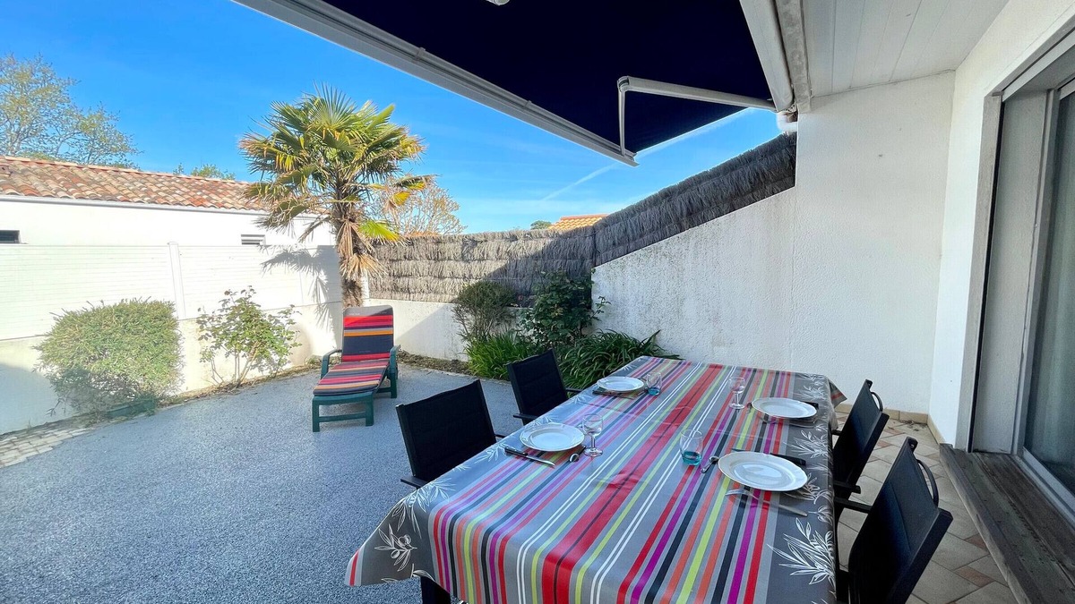 Bretignolles-sur-Mer House | Cozy House with Patio, Near Town Center, 1 Bedroom, 400m to Shops and Market