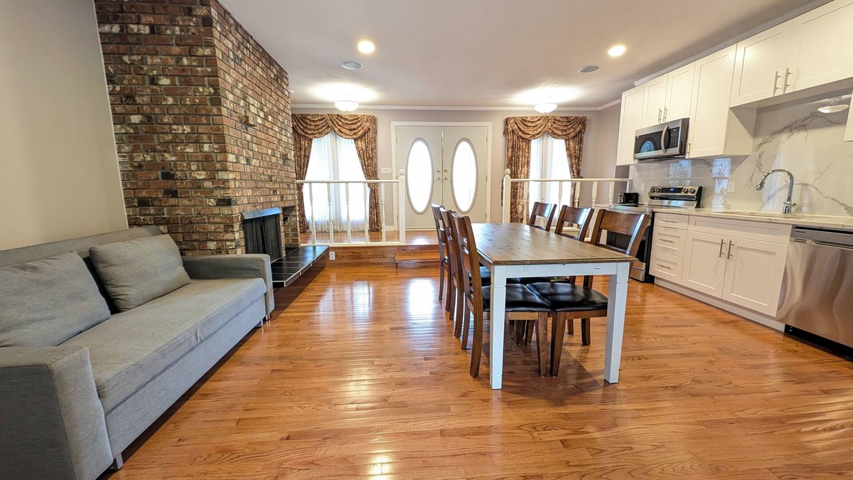 Willoughby House | Cozy house in Langley TWP Close to shopping centre