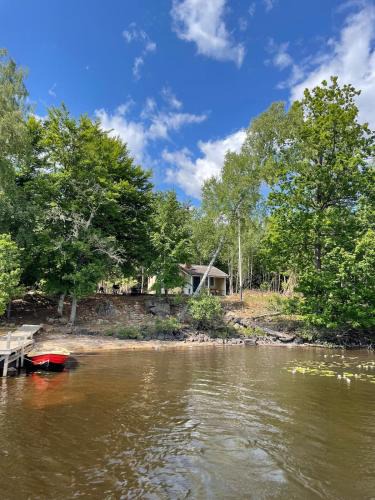 Almhult Municipality House | Cozy house in entire private Island Mocklen lake