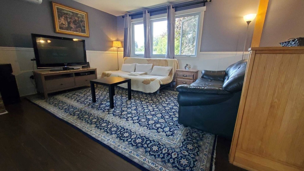 Saint Constant House | Cozy House in St-Constant-3 bedrooms-25min dowtown