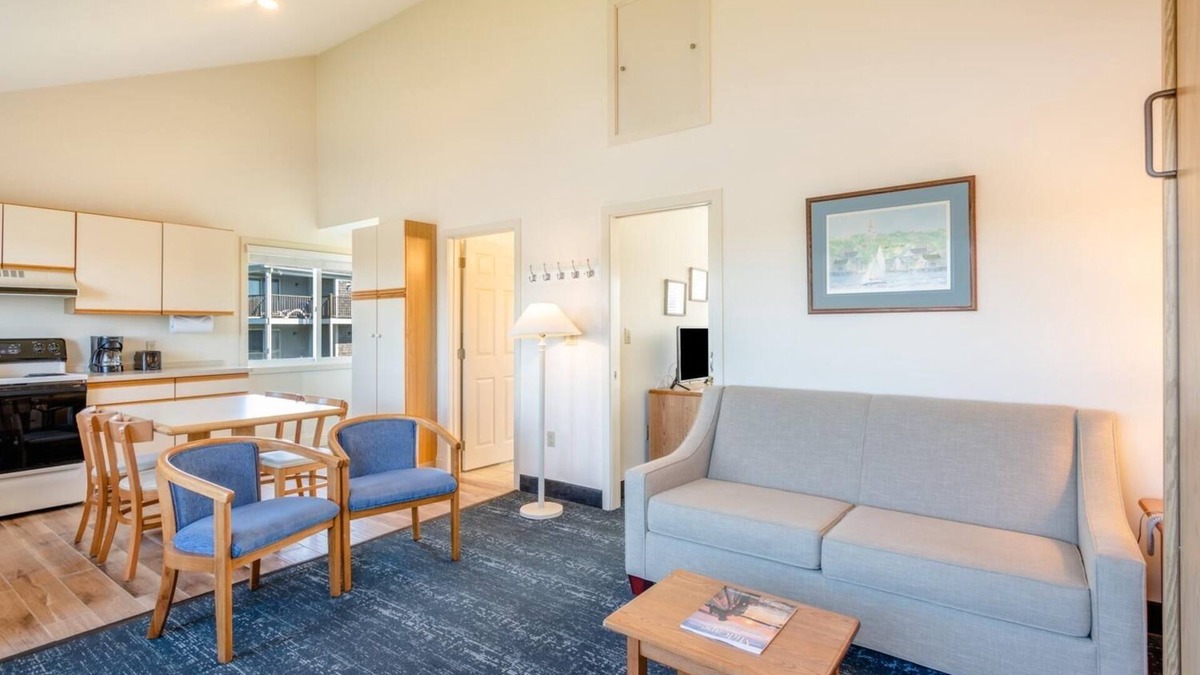 West Yarmouth Apartment | Cozy House in Waterfront Resort w/Private Beach & Ocean-View Pool