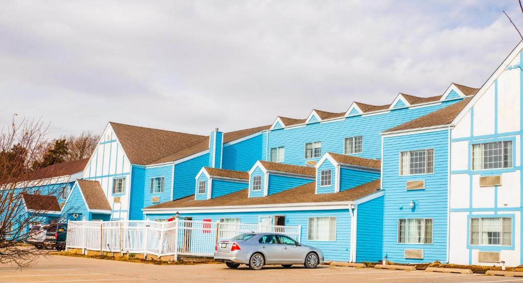 Williamsburg Hotel | Cozy House Inn & Suites By Marifah