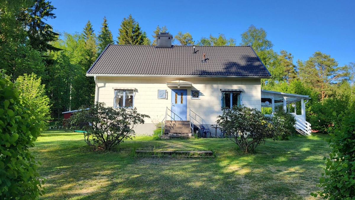Hallefors Cottage | Cozy house near the river