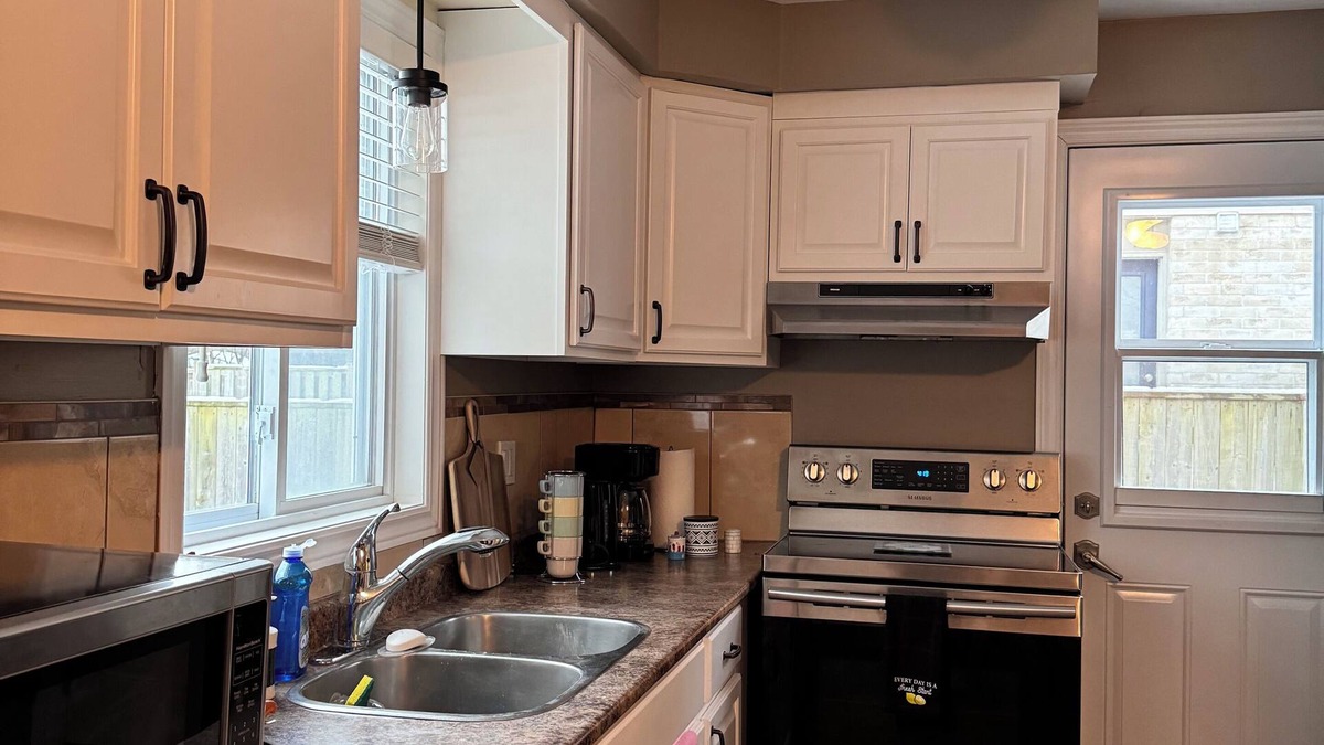 London House | Cozy house near Western and Masonville mall