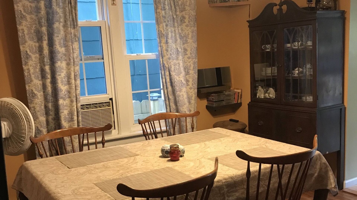 Philipstown House | Cozy house on a quiet street with a charming deck! 5 minutes walk to NYC train!