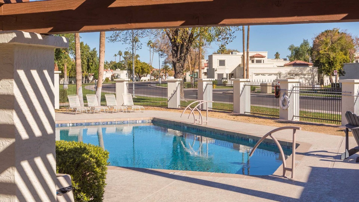 Tempe House | Cozy House, Pool, Spa, Tennis & Pickleball Courts