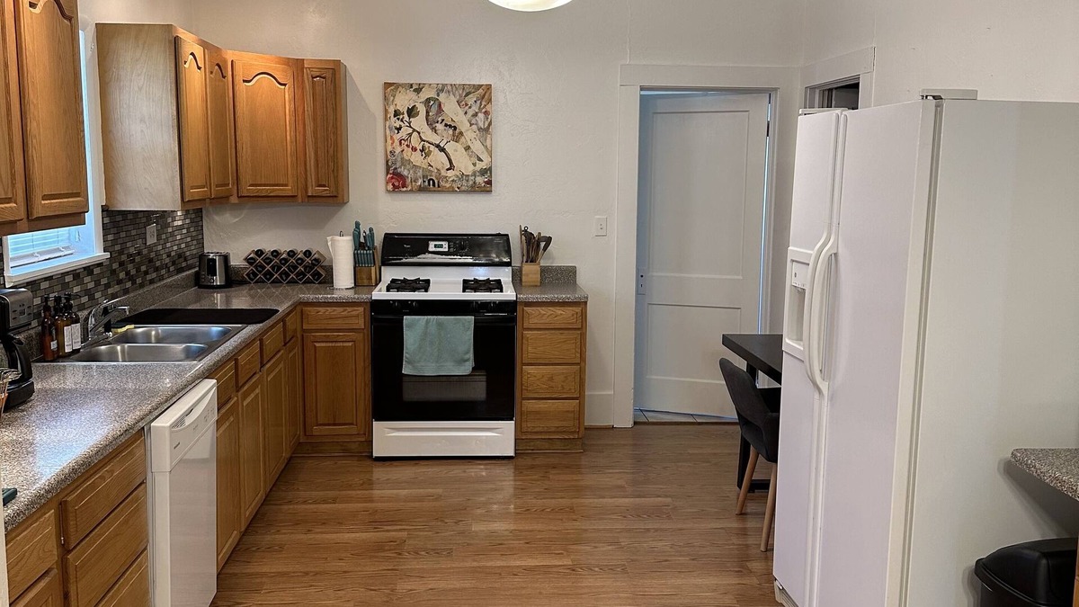 Borger House | Cozy house that can comfortably accommodate up to 6 people.