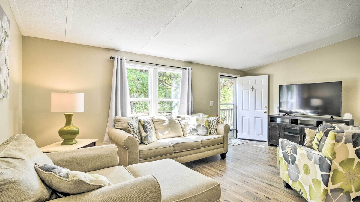 Olivia House | Cozy House w/Huge Yard ~ 16 Mi to Fort Bragg