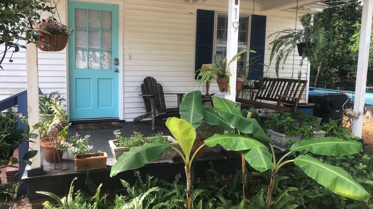 Saint Simons Heights House | Cozy House with a fenced yard