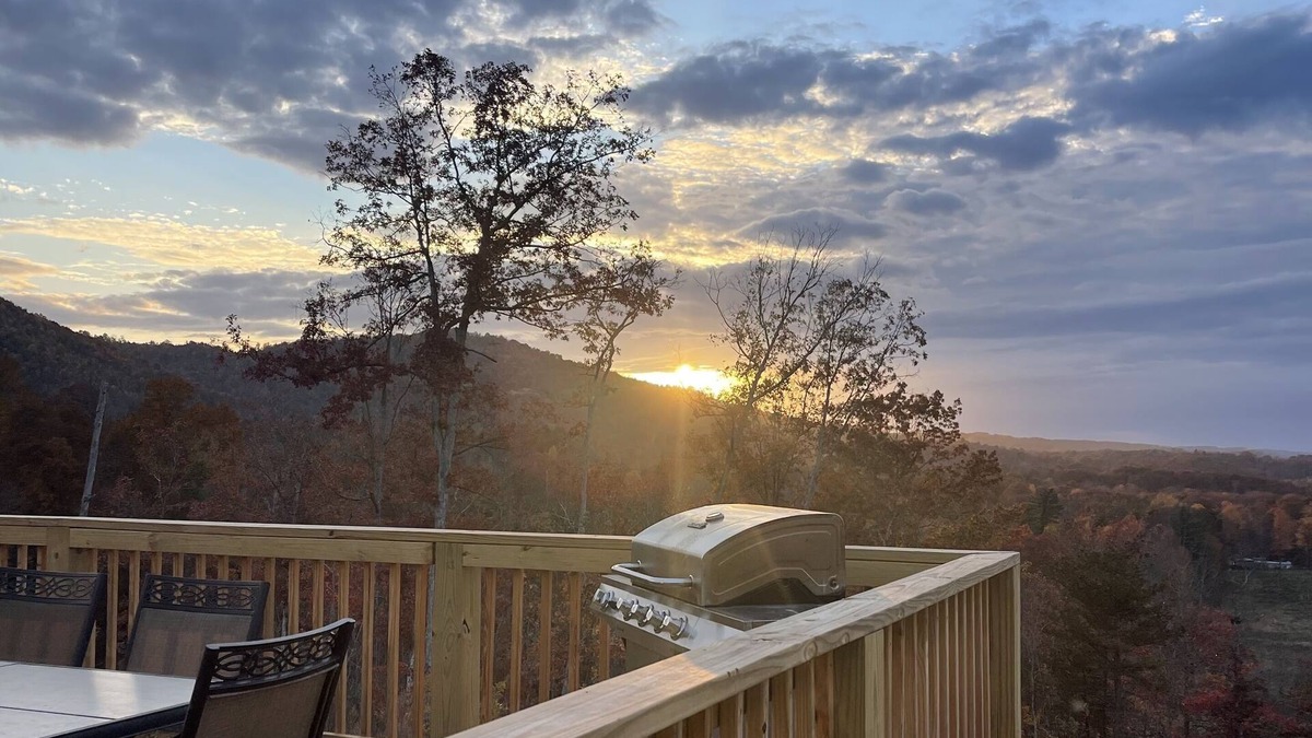 Winona House | Cozy house with a beautiful view and close to many ATV trails.