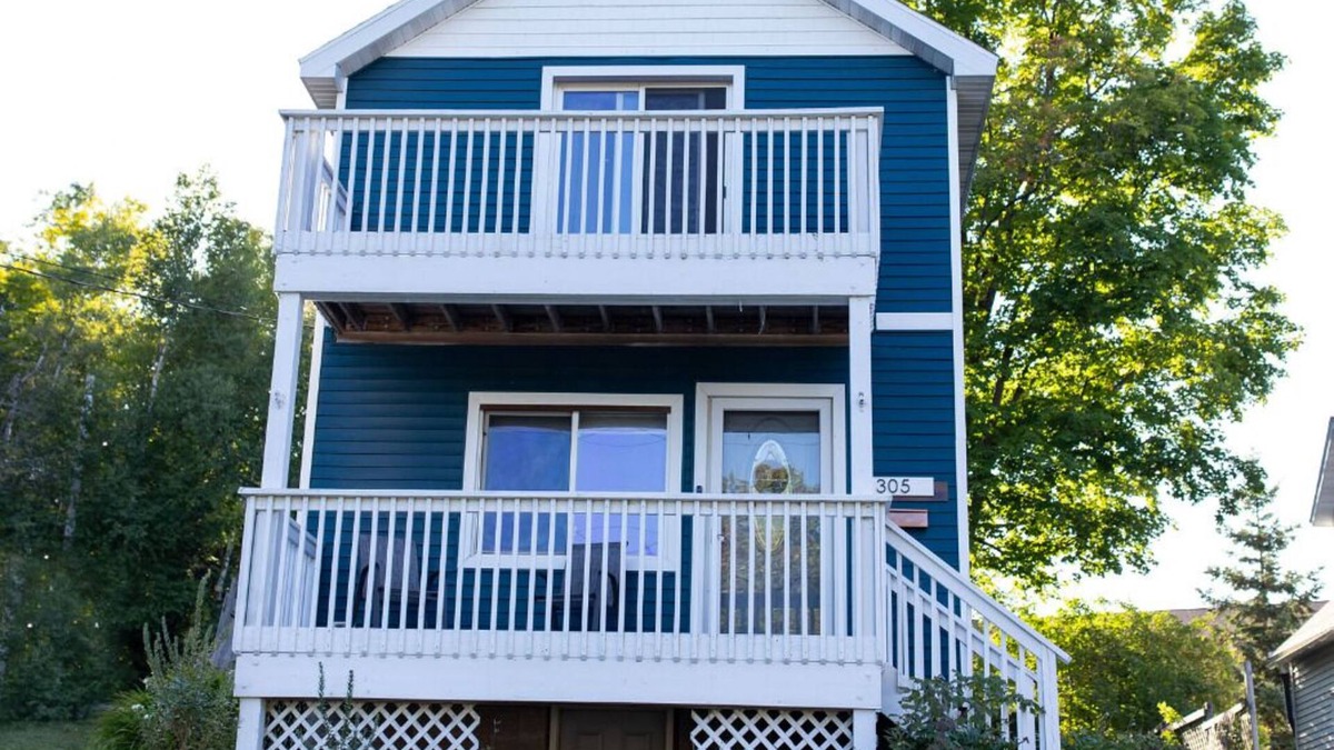 Ishpeming House | Cozy house with lake view near Marquette