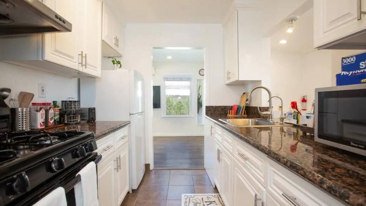 El Monte House | Cozy House with Self Check-in and Free Gated Parking Near Downtown Los Angeles