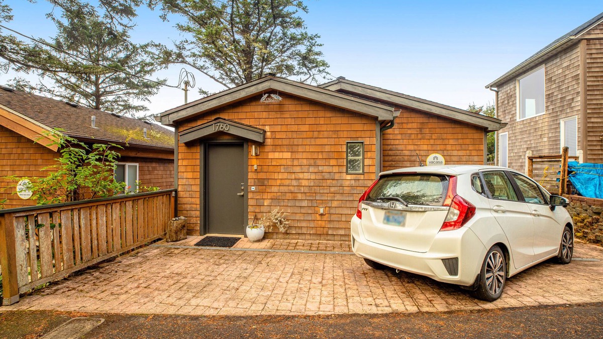 Oceanside House | Cozy house with WiFi, sweeping ocean views, & nearby beach access