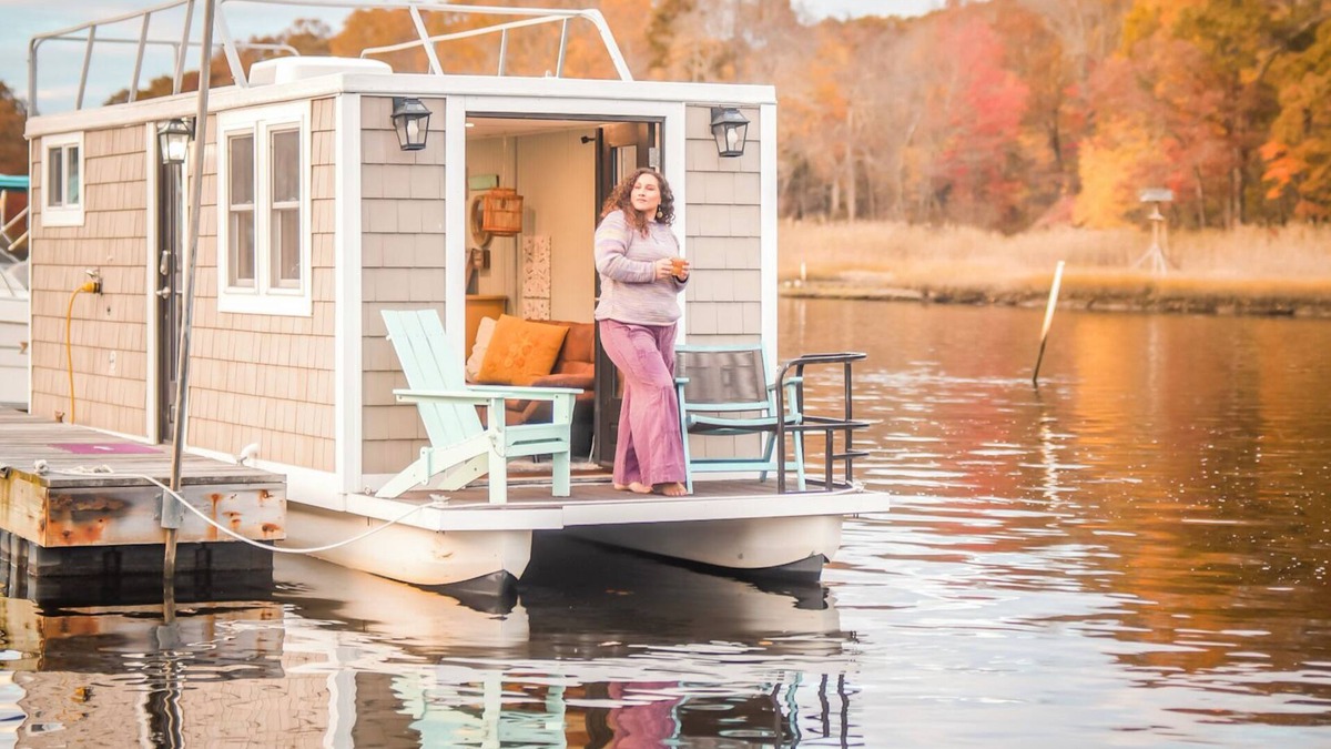 Old Lyme Boat Rental | Cozy houseboat escape surrounded by breath taking views across from Rocky Neck!