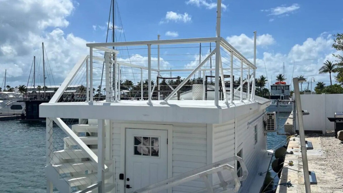 Key West Boat Rental | Cozy Houseboat
