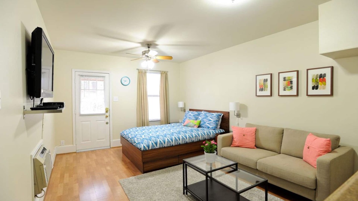 Hyde Park House | Cozy Hyde Park Guest House in Historic Central Austin Neighborhood