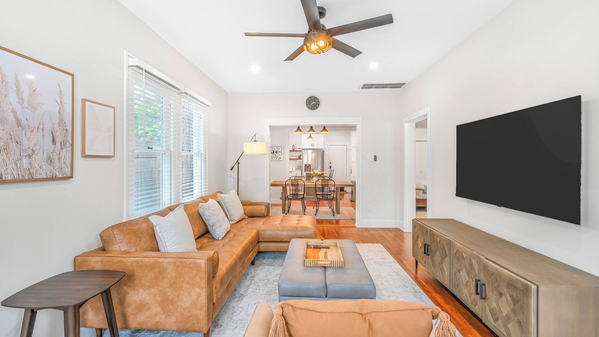 Hyde Park House | Cozy Hyde Park Home Central Austin Near UT & DT Mini Golf!