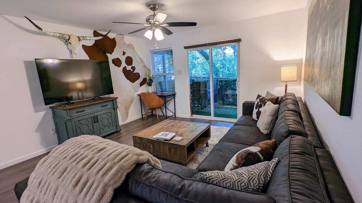 South Lamar House | Cozy in Heart of S. Lamar
