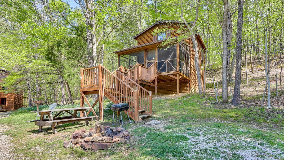 Taswell Cabin | Cozy Indiana Cabin Rental w/Private Porch & Grill