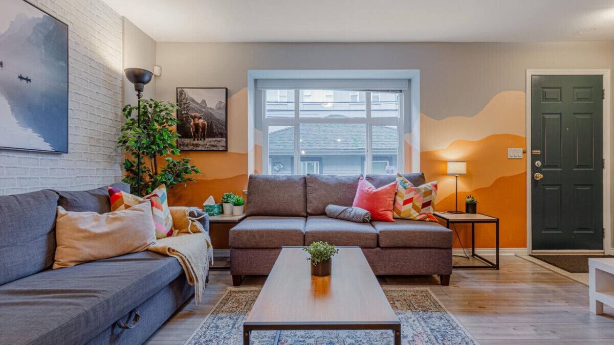 Downtown Eastside Villa | Cozy Industrial Townhouse, King Bed, 3 Min to Downtown