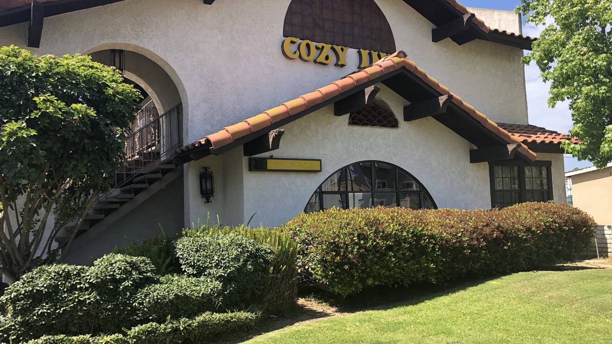 Santa Ana Heights Hotel | Cozy Inn