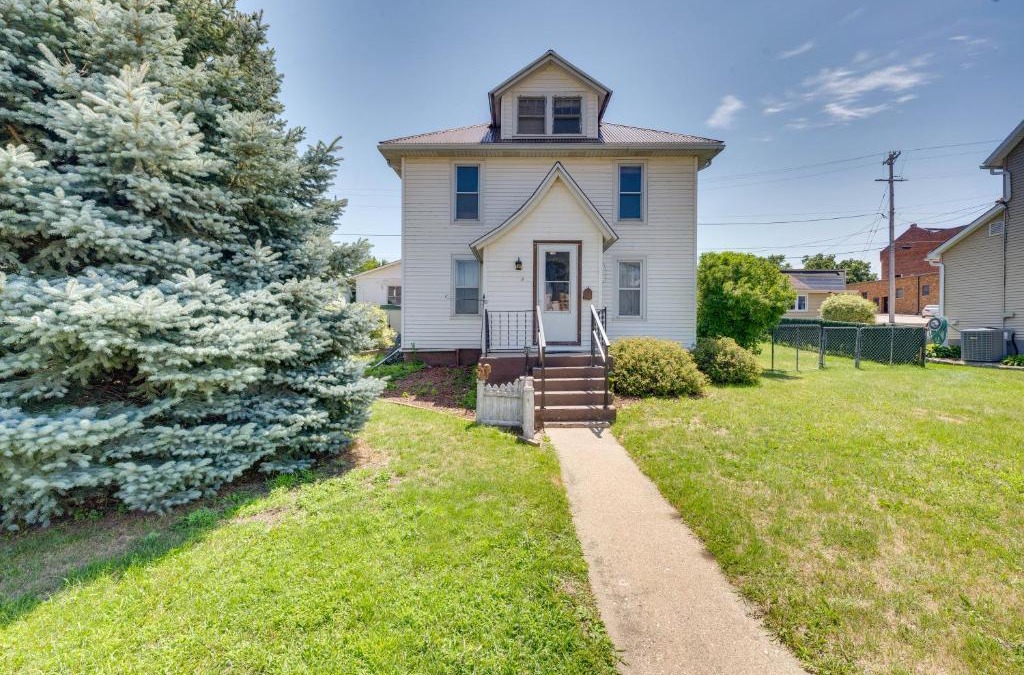 Dyersville House | Cozy Iowa Getaway with Patio and Fenced-In Yard!