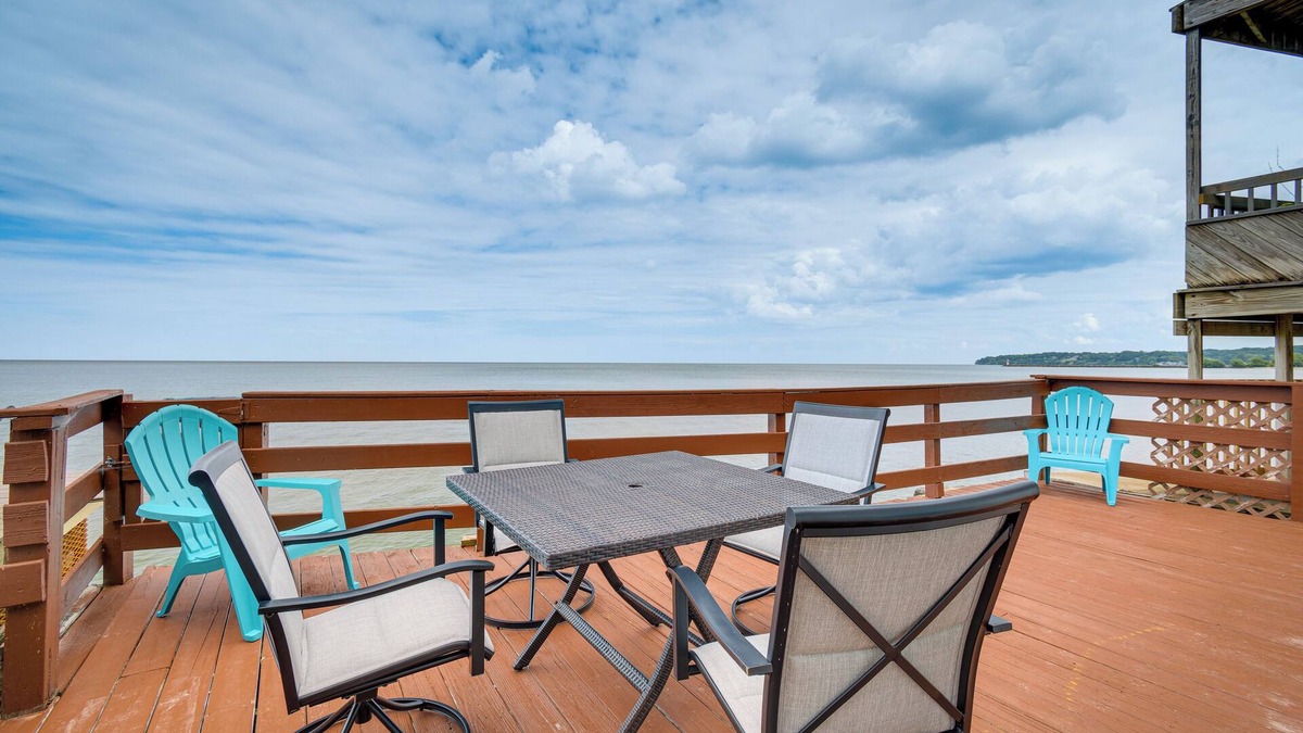 East Irondequoit House | Cozy Irondequoit Home on Lake Ontario!
