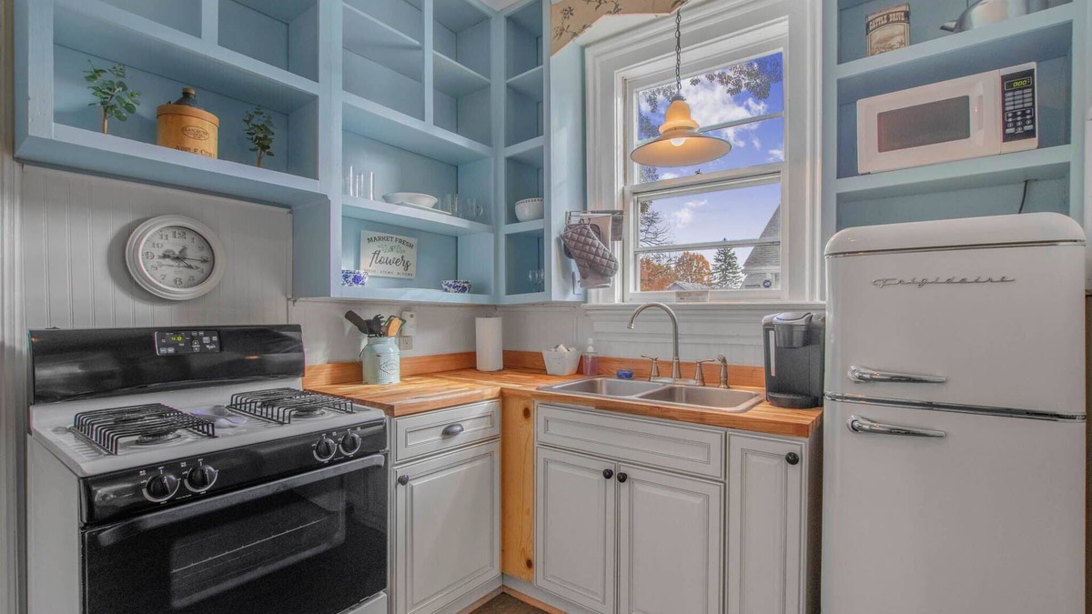 Irvington House | Cozy Irvington Getaway: Mins to Downtown