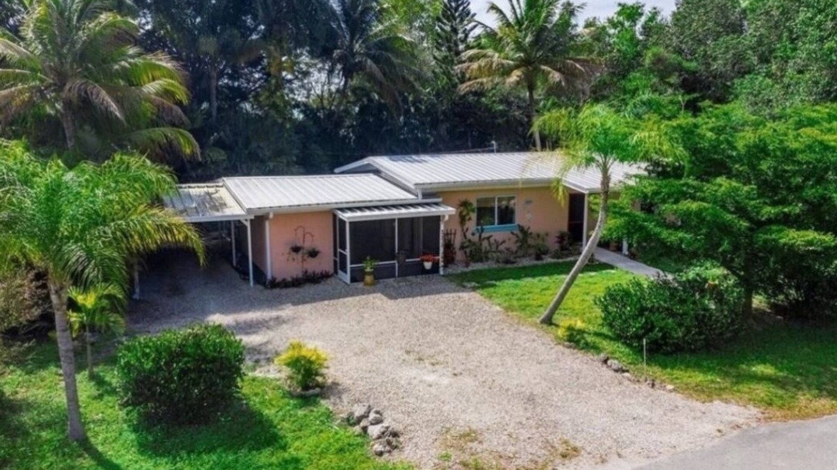 Pine Island Center House | Cozy Island home, pet friendly