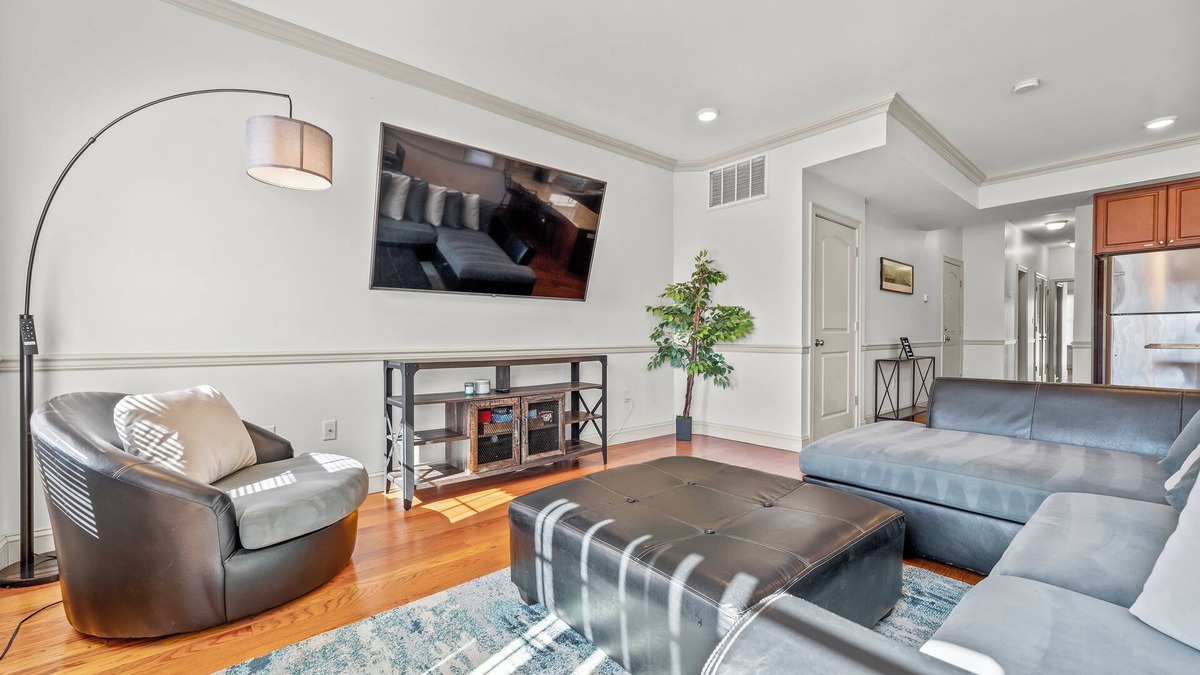Bergen Apartment | Cozy Jersey City/NYC Oasis w/Double Balcony