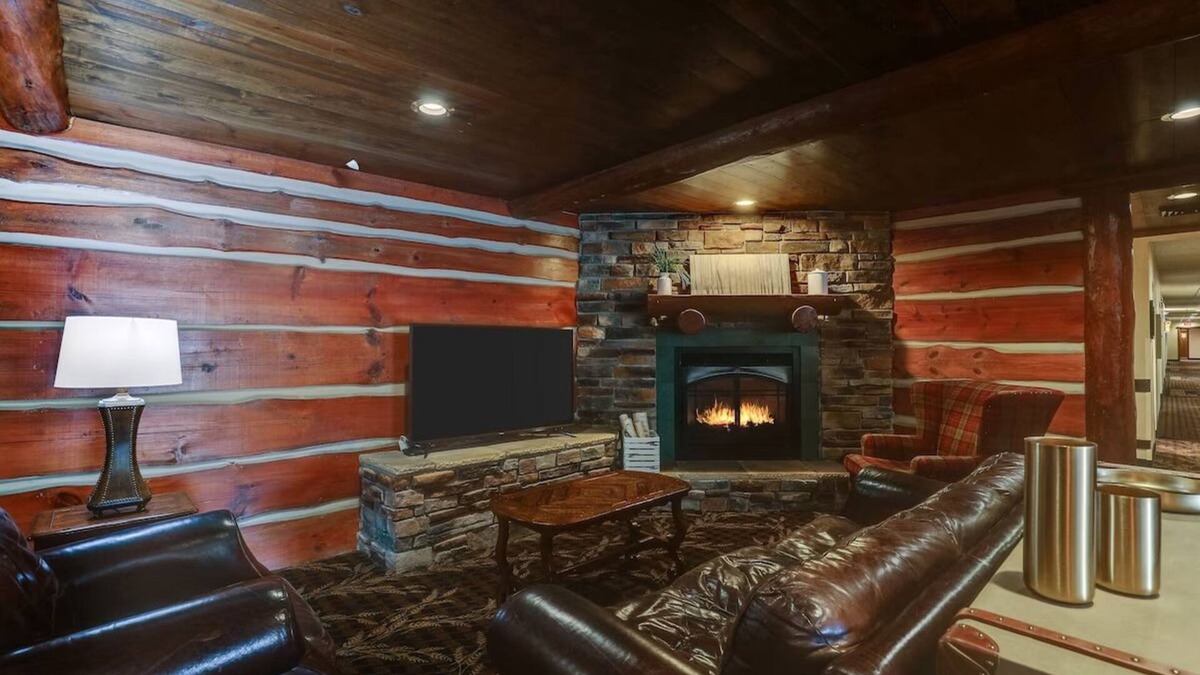 Johnston Hotel | Cozy Johnston Haven with On-Site Laundry & Meeting Rooms | 2 Units