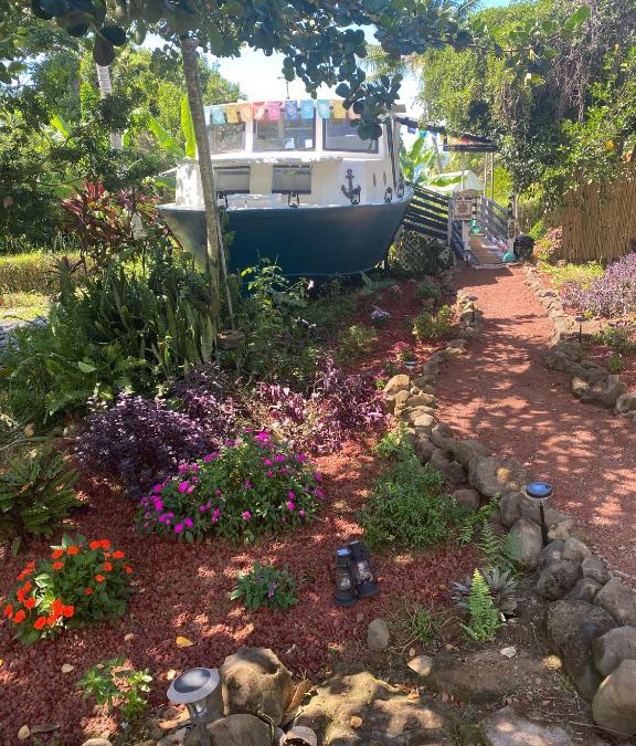 Honaunau-Napoopoo House | Cozy jungle boat hideaway with stunning ocean view